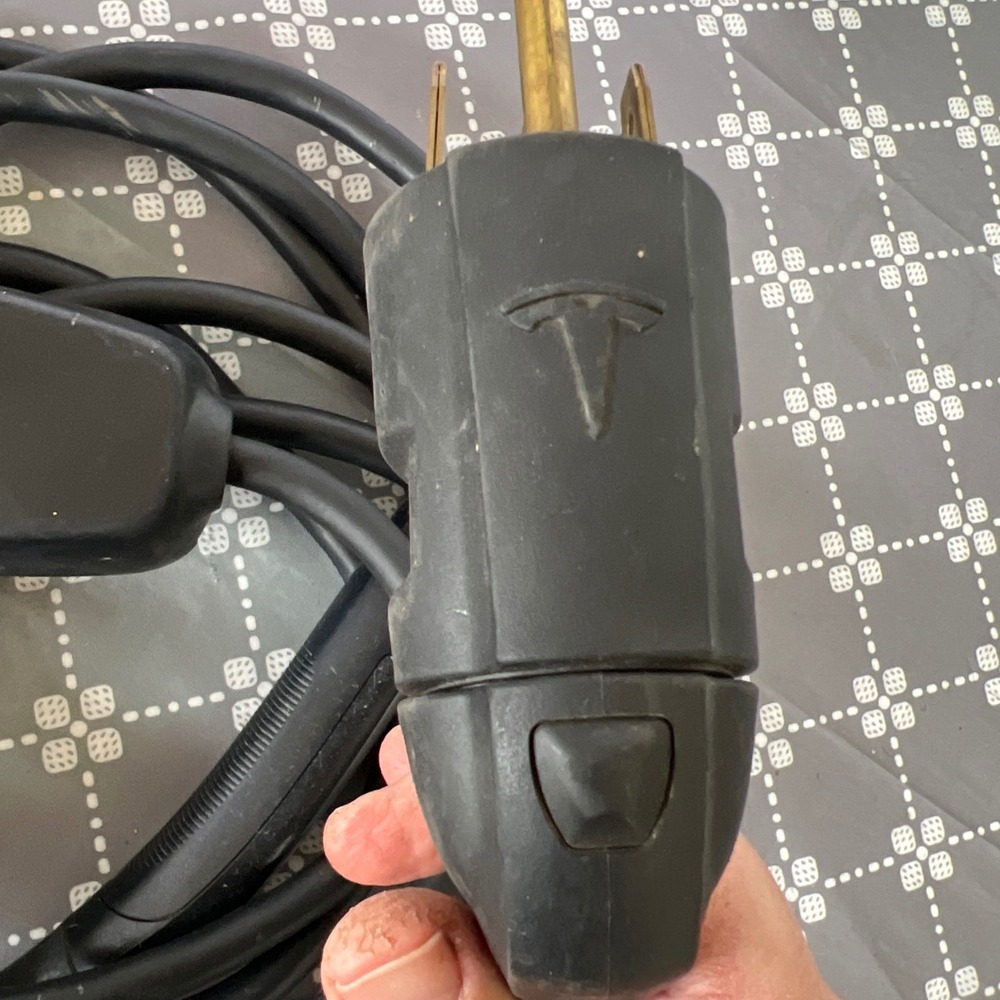 Tesla Gen 1 Universal Mobile Connector 40A NEMA 14-50 EV Charger 1058221-01-E - Picture 4 of 10